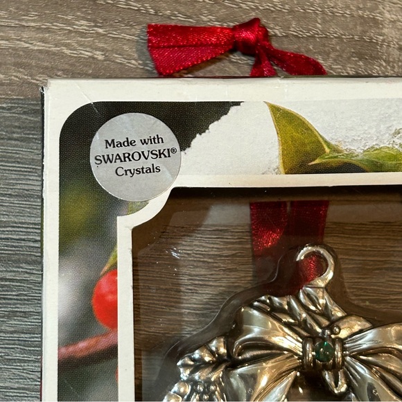 Regent Square Wreath Silver Plated Swarovski Crystals Christmas Ornament in Box - Picture 7 of 10